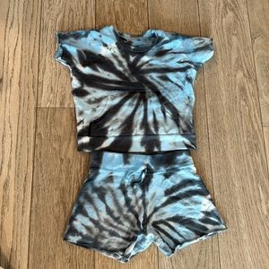 Bottlecapps
Size 12 - 18 Short Sleeve T-Shirt + shorts.